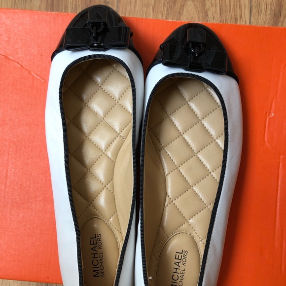 Michael Kors Ballet Flat - Picture 2 of 2
